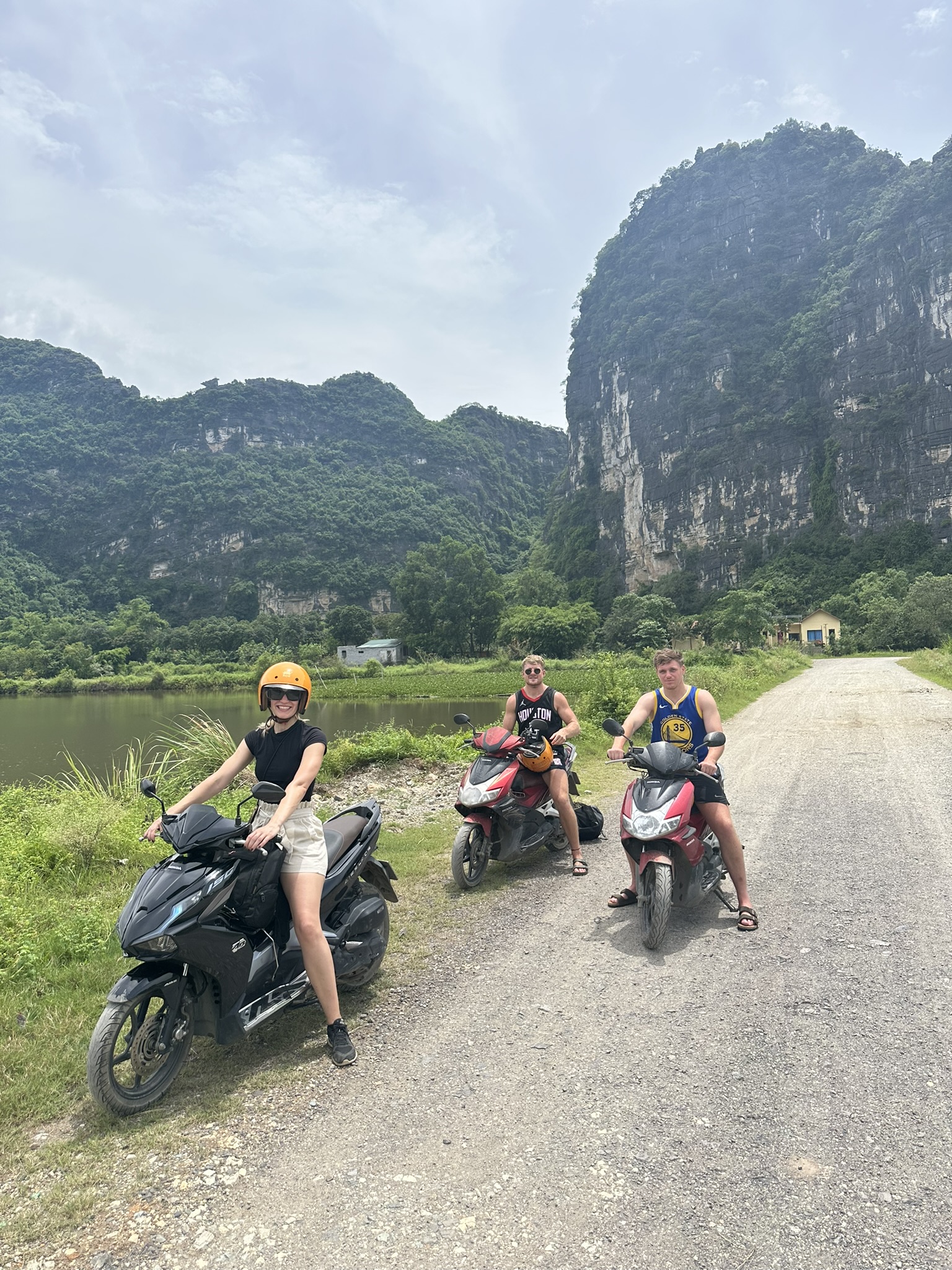 Trang An bamboo boat experience and scenery